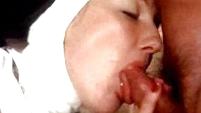 Seorang wanita tua gemuk di pantat fucks xporn terbaru teman