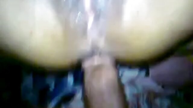Kurcaci hd porn terbaru dengan jari-jari kecil, mengambil vagina gadis itu.