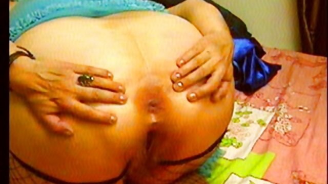 Pacar, Gadis Pirang, mengunyah vaginanya bokep tante cantik terbaru di tempat tidur.